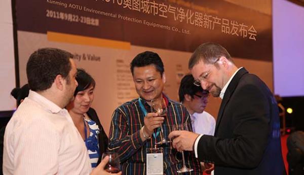 昆明奥图环保2011年远程射雾器新品发布会