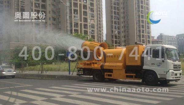 城市街道多功能抑尘车降尘作业